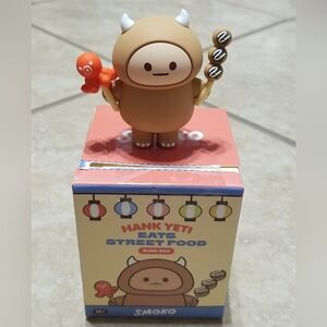 Smoko Hank Yeti Eats Street Food Blind Box Series: Skewer Hank Yeti Figure